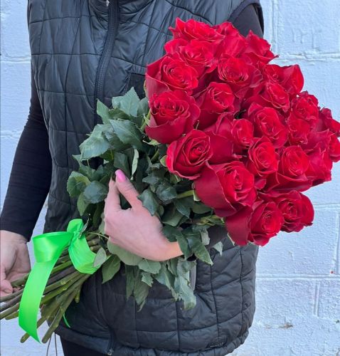 "Севилья"- букет из красных роз с доставкой по городу по Ульяновску